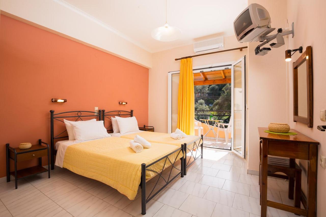 Odysseus Apartments By Hotelius Agios Gordios  Bagian luar foto