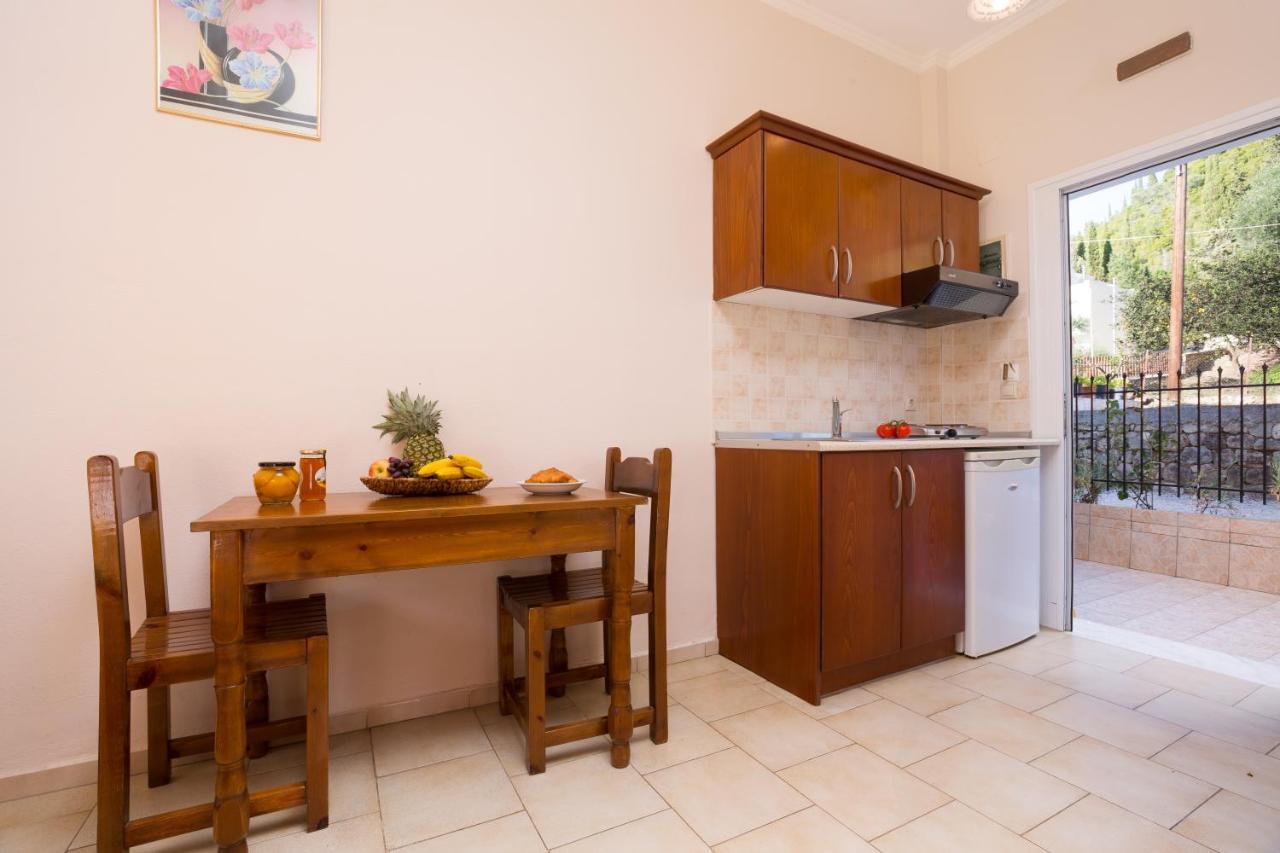 Odysseus Apartments By Hotelius Agios Gordios  Bagian luar foto