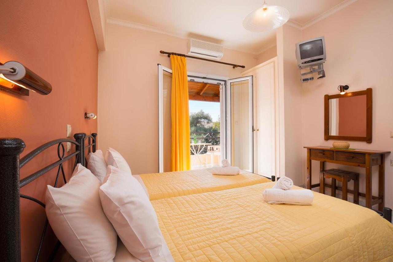 Odysseus Apartments By Hotelius Agios Gordios  Bagian luar foto